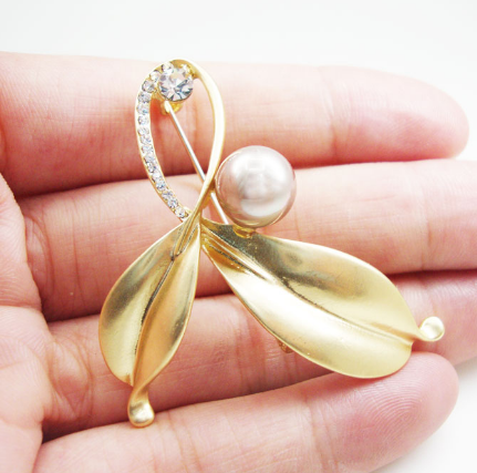 Gold Tone Pearl Bow-knot Flower Brooch Pin Rhinestone Crystal Woman Accessories